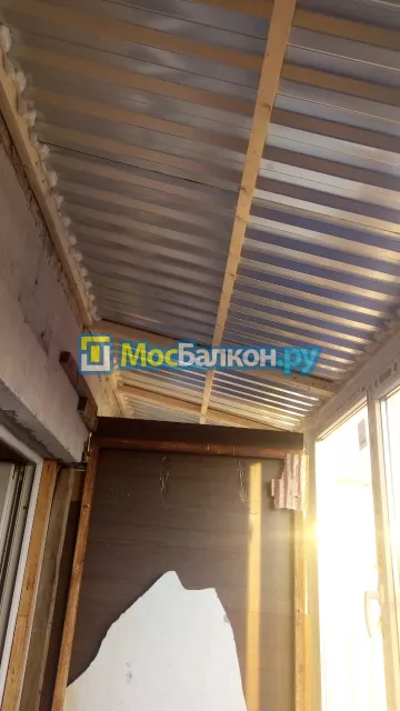 Крыша на балконе в Королёве монтаж и ремонт по выгодной цене от МосБалкон
