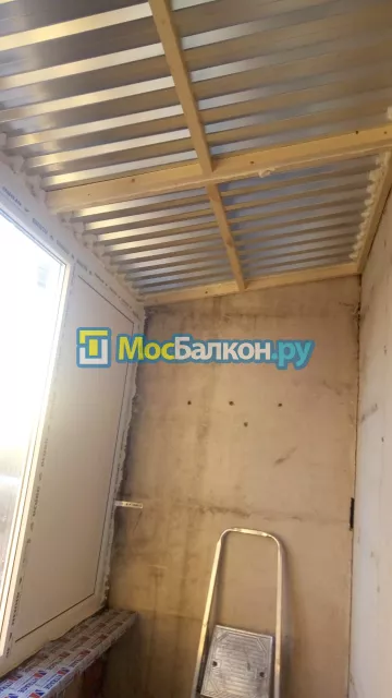 Крыша на балконе в Королёве монтаж и ремонт по выгодной цене от МосБалкон