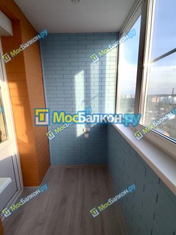 Отделка балконов стеновым паркетом