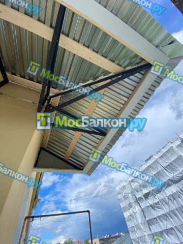 Крыша на балконе в Королёве монтаж и ремонт по выгодной цене от МосБалкон