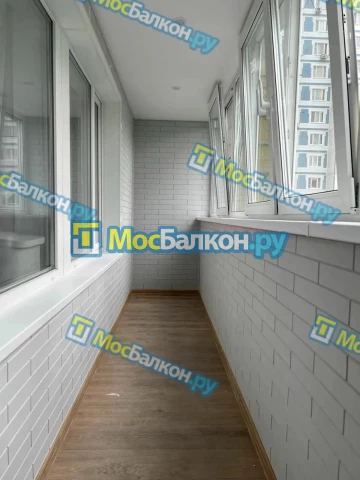 Отделка балконов и лоджий паркетом в Москве