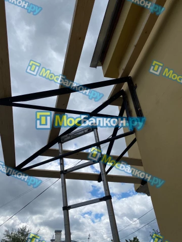 Крыша на балконе в Королёве монтаж и ремонт по выгодной цене от МосБалкон