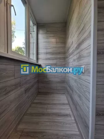 Отделка балкона и лоджии пластиковыми ПВХ панелями в Королёве от компании МосБалкон